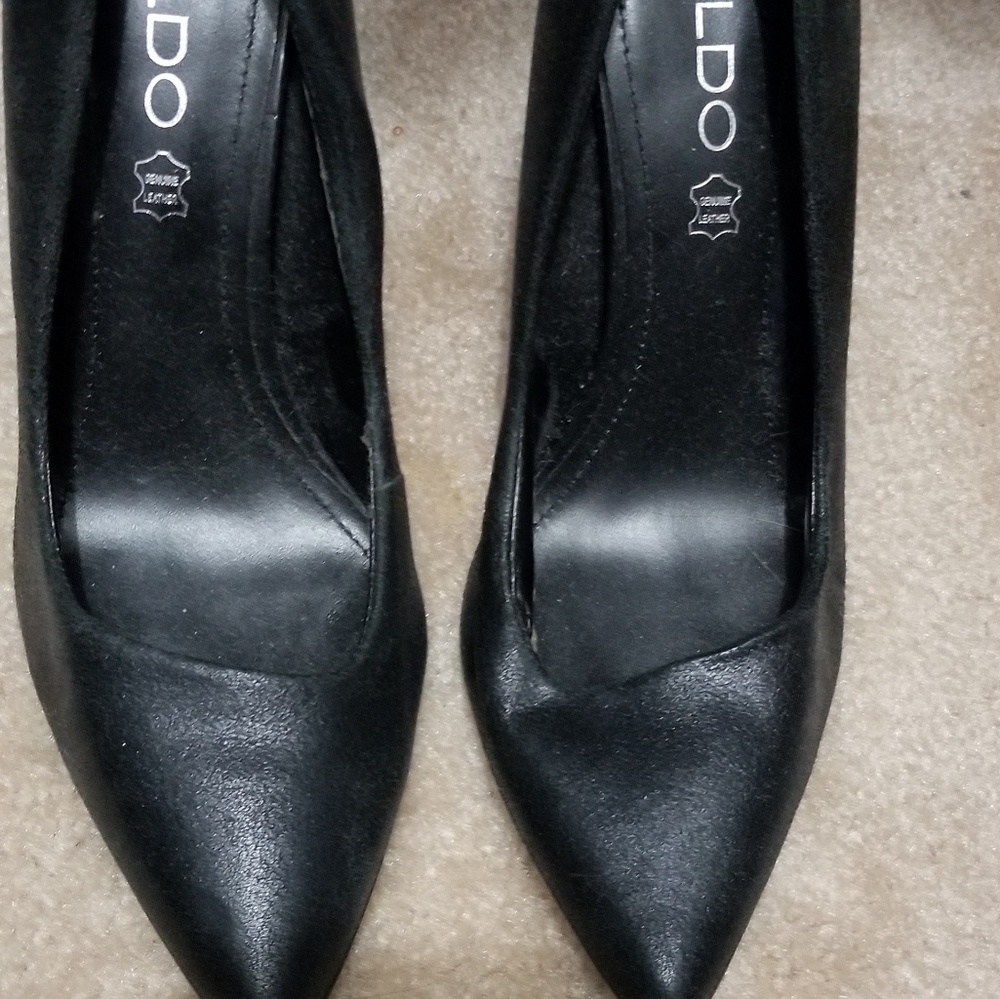 Black Aldo size 8 heels